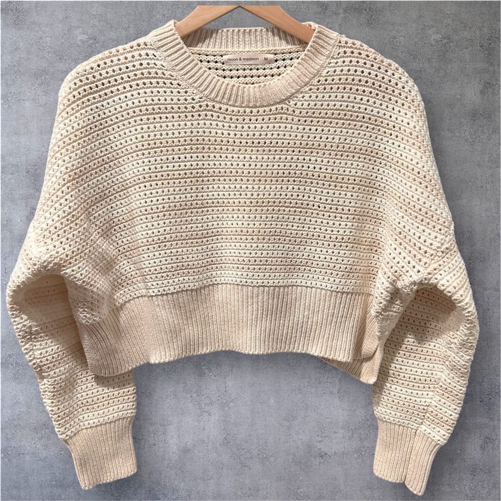 Moon & Madison off-white/cream open knit cropped sweater Size‎ Medium
